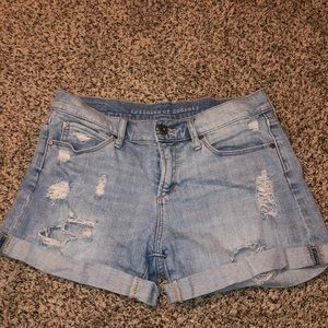 Mid-rise denim shorts - 24 - LIGHT WASH DISTRESSED